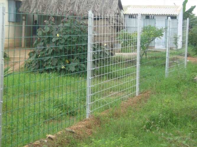 Customized Weldmesh Fencing Rolls Customized Weldmesh Fencing Rolls